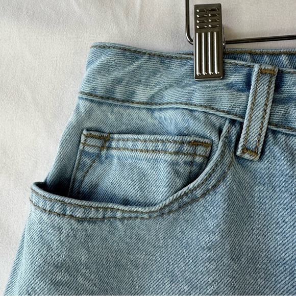 Forever 21 Premium Jean Shorts Size 34 Blue Denim Light Wash Frayed High Rise - Picture 3 of 7